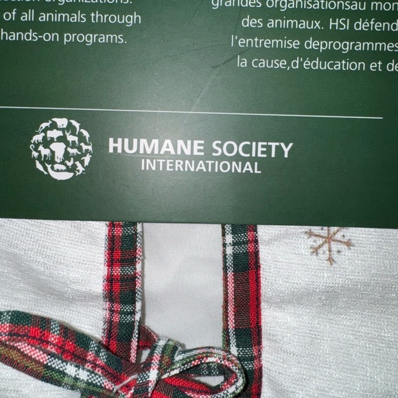 NWT Humane Society Dogs 50" Tree Skirt with Dogs and Bells - Picture 12 of 15